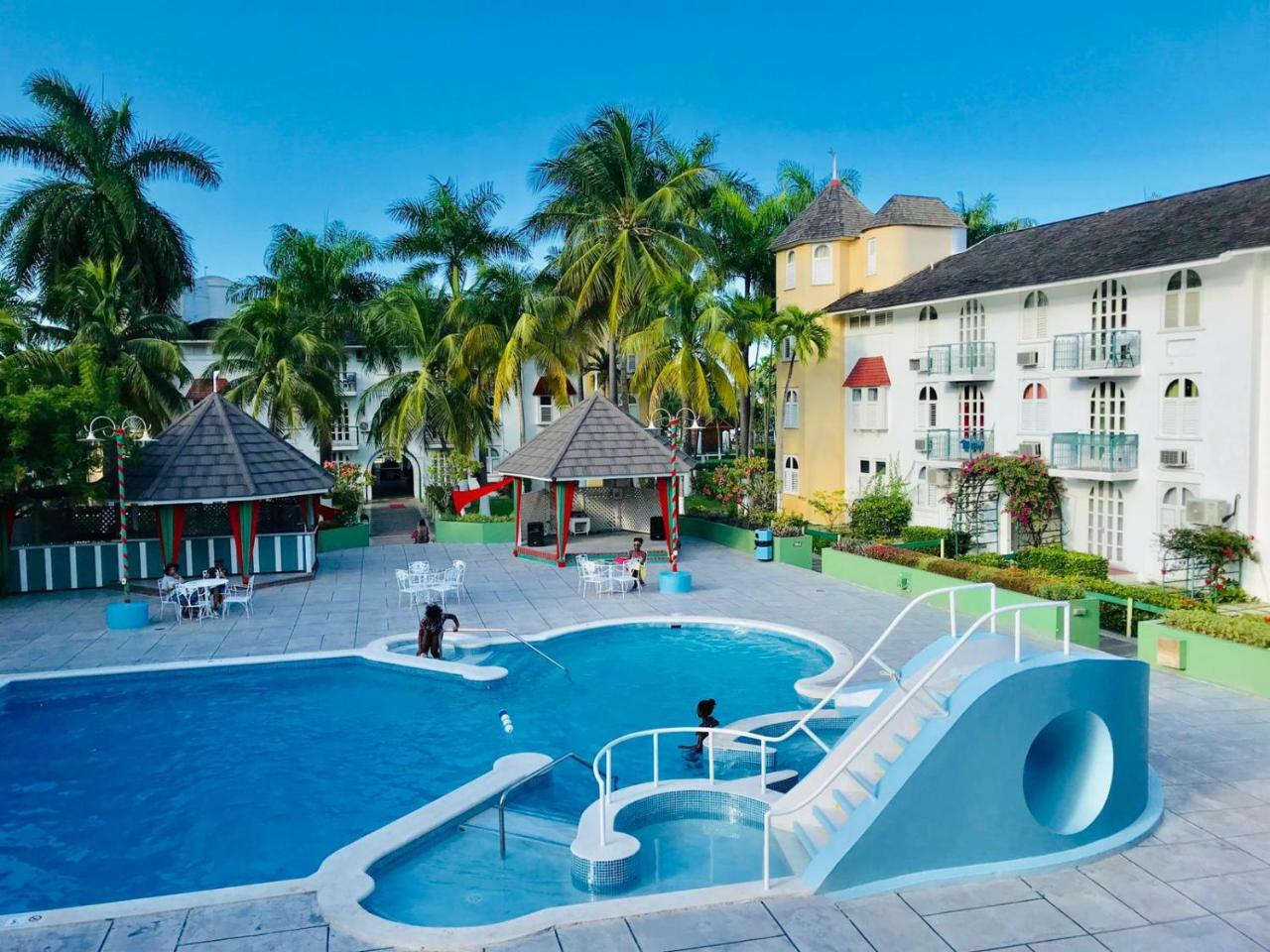 Marchabell By The Sea E22 Apartment โอโชรีโอส ภายนอก รูปภาพ